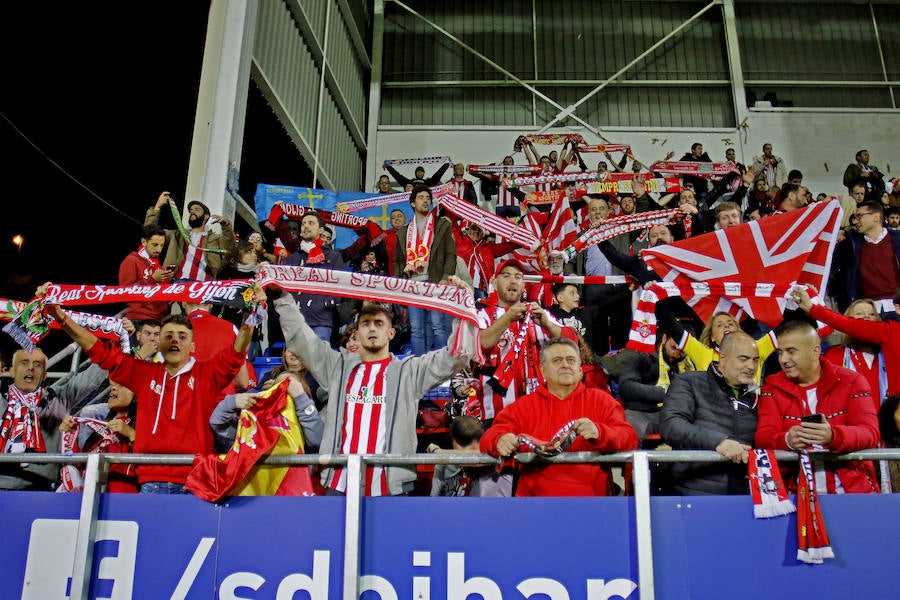 La afición rojiblanca llenó de alegría el campo del Eibar durante el encuentro de Copa del Rey