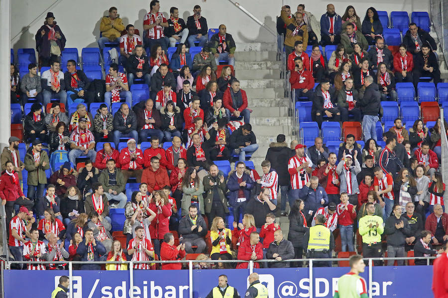 La afición rojiblanca llenó de alegría el campo del Eibar durante el encuentro de Copa del Rey