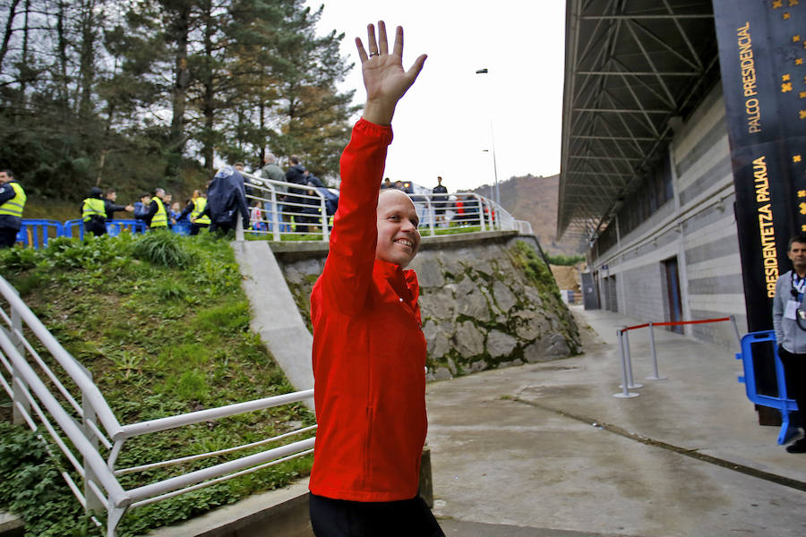 La afición rojiblanca llenó de alegría el campo del Eibar durante el encuentro de Copa del Rey