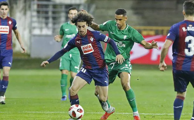 El Sporting empata ante el Eibar y se clasifica para octavos en la Copa (2-2)