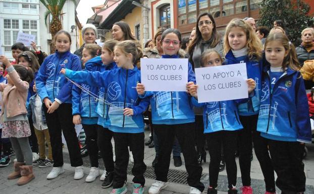 Un grupo de niñas que participó en la manifestación. 