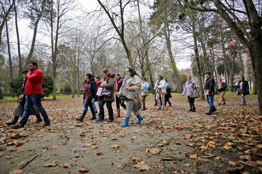 Carmen Moriyón, alcaldesa de Gijón, inauguró estas excursiones turísticas que se llevarán a cabo de 12 a 14 horas.