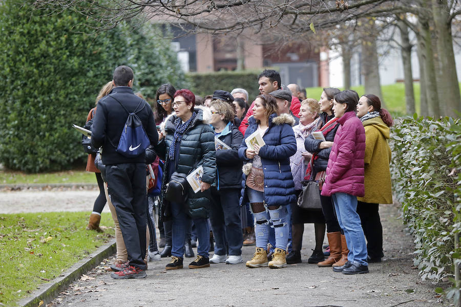 Carmen Moriyón, alcaldesa de Gijón, inauguró estas excursiones turísticas que se llevarán a cabo de 12 a 14 horas.