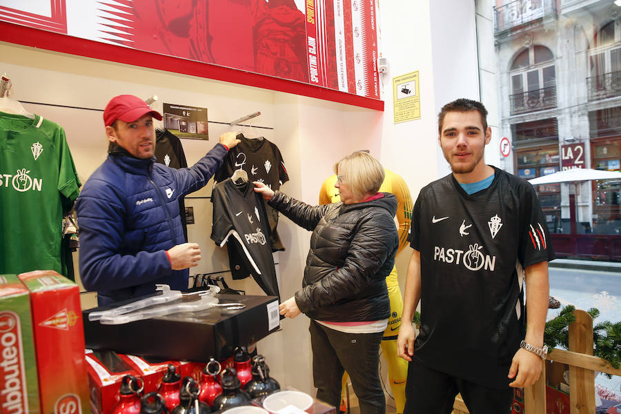 Estas camisetas puestas a la venta solo pueden ser adquiridas por abonados, son edición limitada y salen a un precio de 85 euros