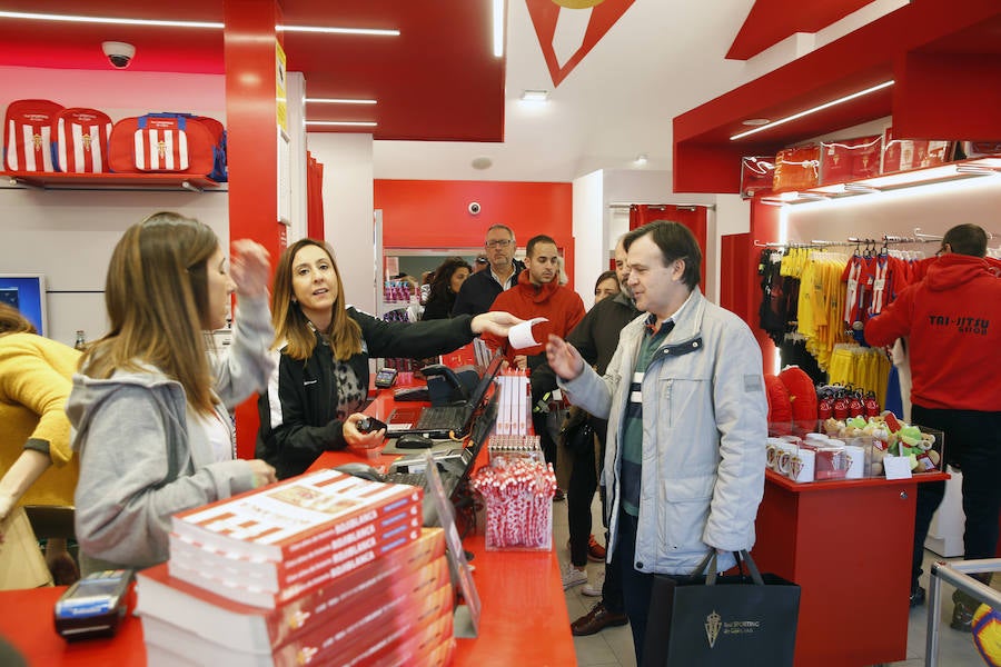 Estas camisetas puestas a la venta solo pueden ser adquiridas por abonados, son edición limitada y salen a un precio de 85 euros