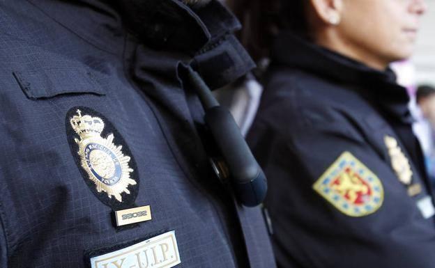Detenidos dos jóvenes por agredir y robar a una pareja de mendigos en Gijón