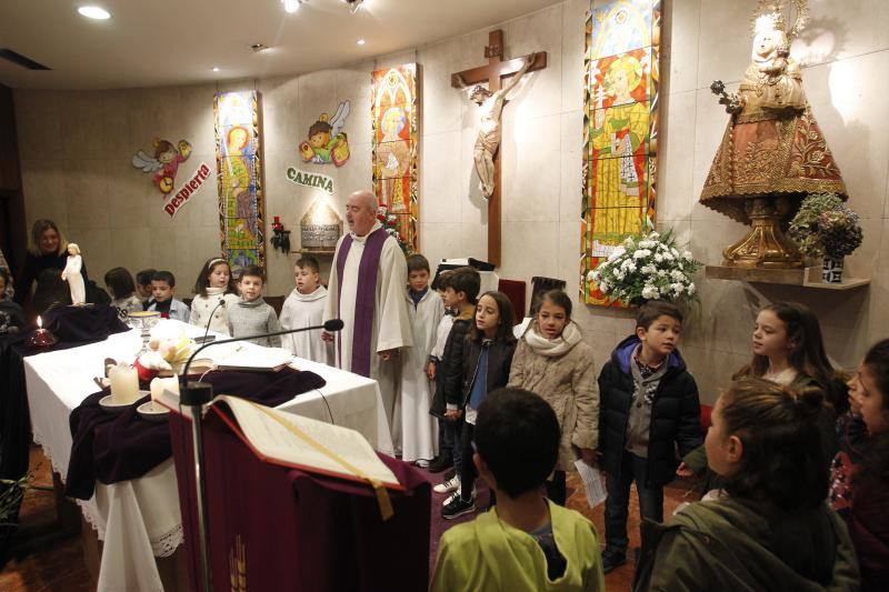 'Pochi', uno de los párrocos más queridos de Oviedo, consigue llenar la iglesia gracias a su novedosa comunicación