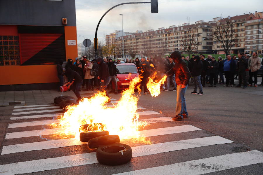 La protesta de los sindicatos minoritarios cortó el acceso a la ciudad por Sanz Crespo