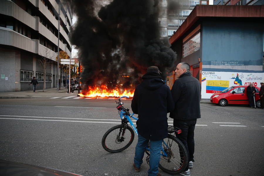 La protesta de los sindicatos minoritarios cortó el acceso a la ciudad por Sanz Crespo