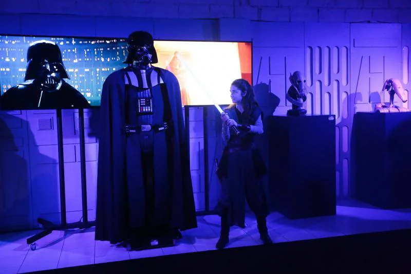 El Centro Comercial Los Fresnos, en Gijón, acoge una exposición hasta el 13 de enero en la que los visitantes podrán adentrarse en el apasionante mundo de Star Wars.