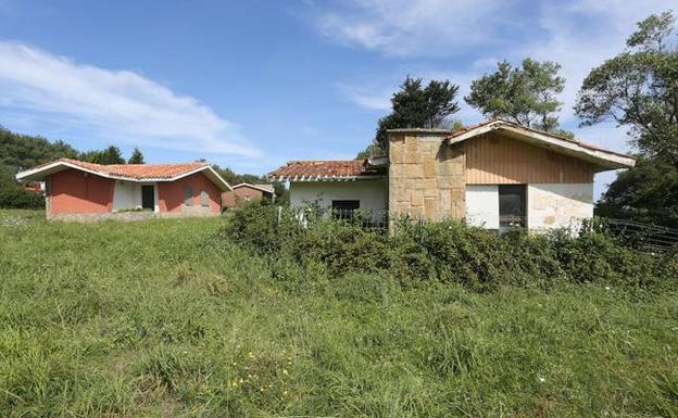 Antiguos propietarios de los terrenos de Perlora plantean si es posible recuperarlos