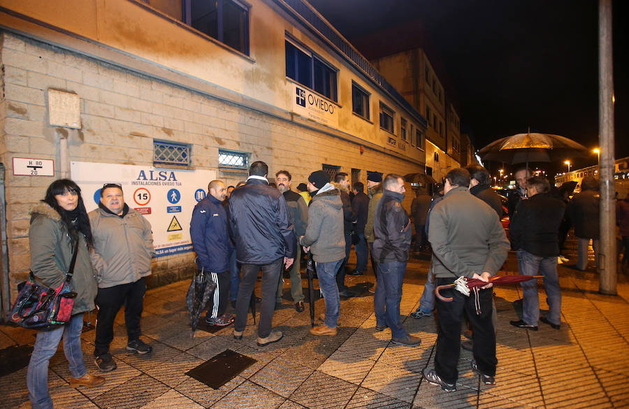 Una veintena de autobuses cubren los servicios mínimos en la segunda jornada de TUA que ha arrancado este jueves con normalidad en Oviedo.