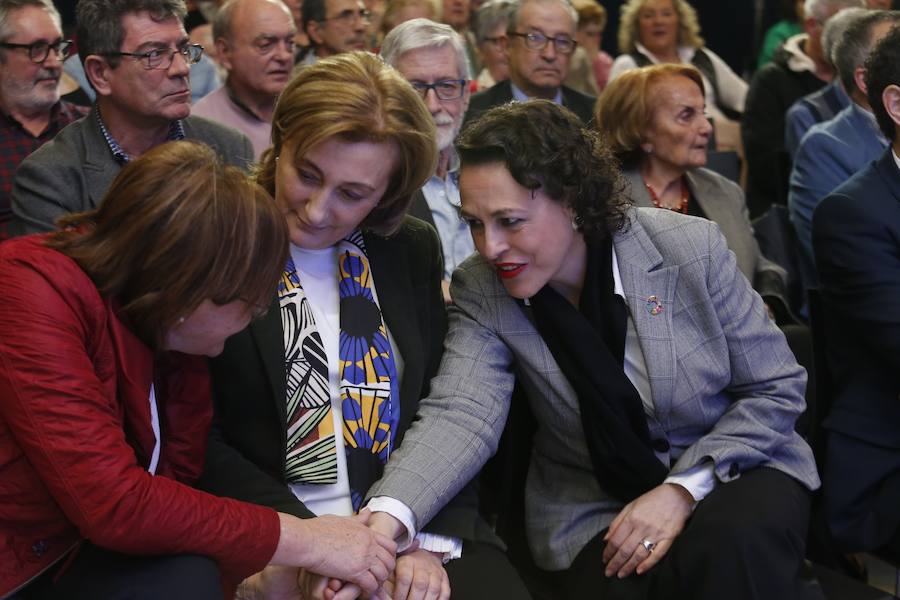 Magdalena Valerio, junto al consejero de Presidencia, Guillermo Martínez, asistió en Oviedo al acto, en la Sala de Cristal del Palacio de Exposiciones y Congresos