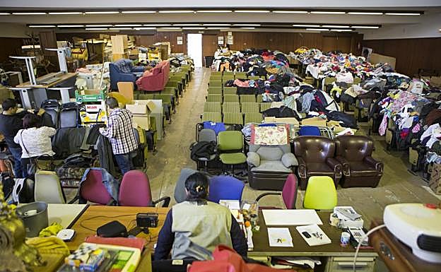 Los parados iniciarán hoy la mudanza de la Casa Sindical a una nave de Tremañes