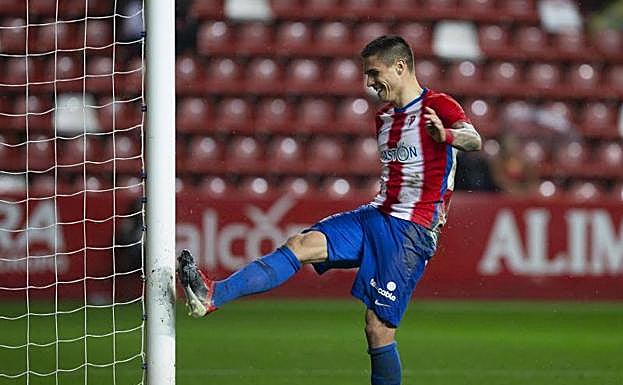 Partido disputado entre el Sportirng y el Mallorca en El Molinón. 