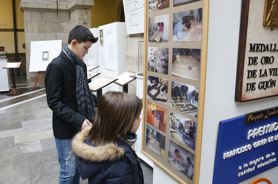 Acto de entrega del IX Premio María Elvira Muñiz de Promoción de la Lectura que convoca la Fundación Municipal de Cultura, Educación y UP al editor Álvaro Díaz Huici y el CP Julián Gómez Elisburu