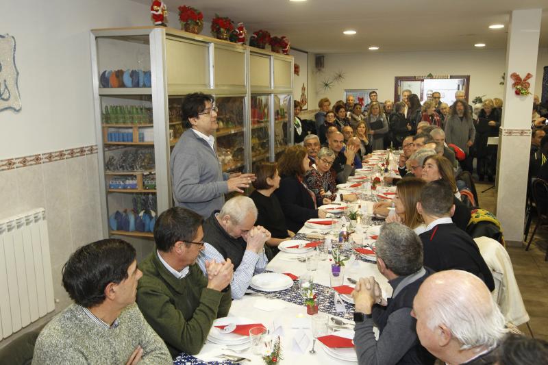 La alcaldesa y concejales de todos los grupos políticos compartieron mesa con usuarios, trabajadores y volutnarios de la institución