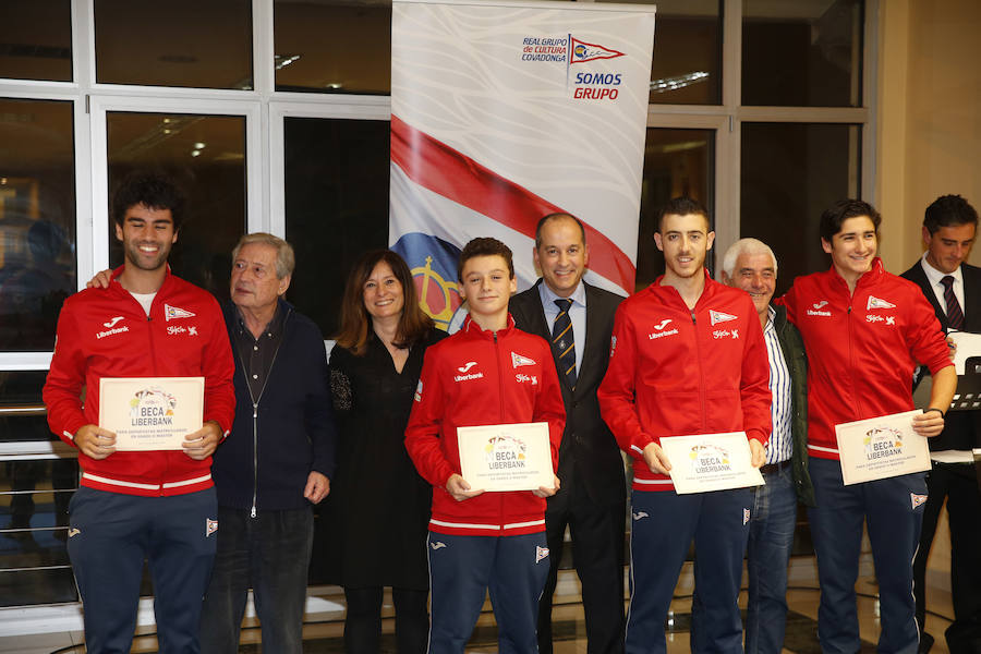 Fotos: El Grupo Covadonga entregó sus becas a 124 deportistas