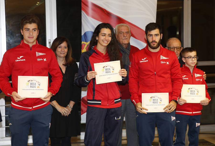 Fotos: El Grupo Covadonga entregó sus becas a 124 deportistas