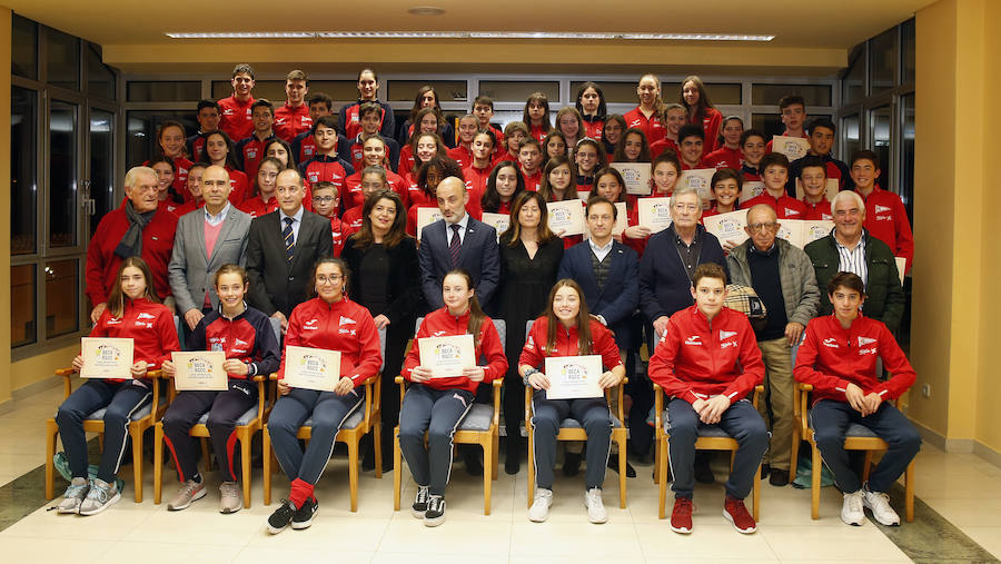 Fotos: El Grupo Covadonga entregó sus becas a 124 deportistas