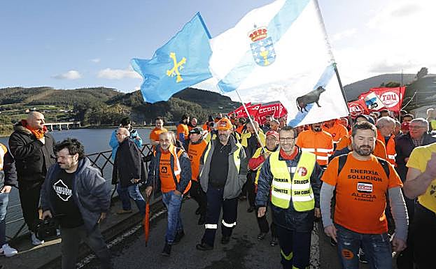 Los trabajadores de Alcoa, en la marcha