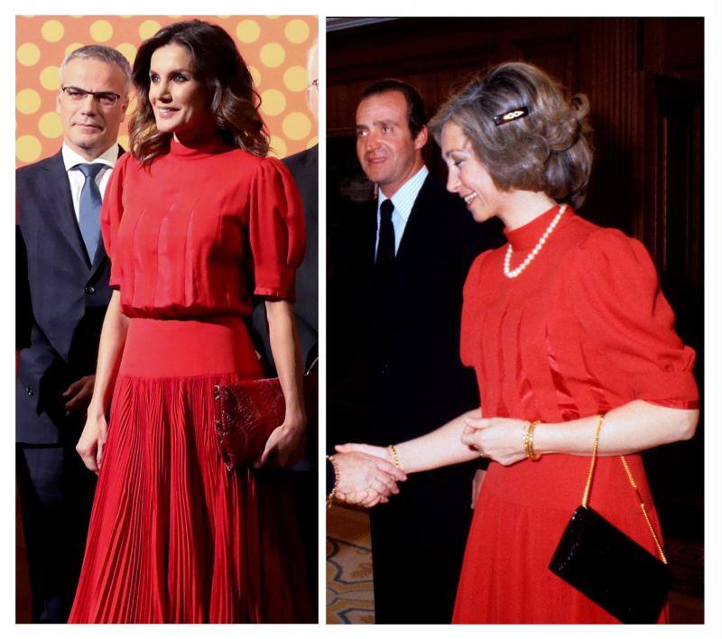 El elegante conjunto que Letizia escogió para acudir al acto de entrega de Premios de la Moda española perteneció en su día a la reina Sofía, quien ya lo había lucido hace más de treinta años. 