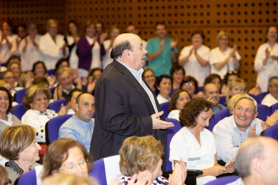 El cirujano Francisco Javier Gutiérrez Fernández, fue muy aplaudido por los asistentes. 