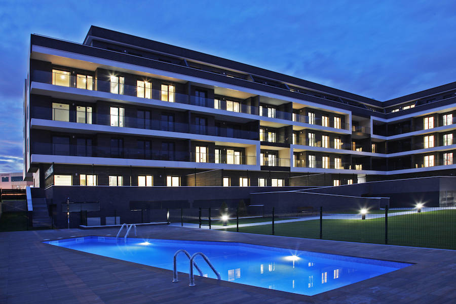 Edificio de viviendas VPA (Edificio Helios). 74 viviendas de protección VPA desarrolladas por Construcciones San Bernardo-Parque del Oeste en el barrio de Nuevo Roces.