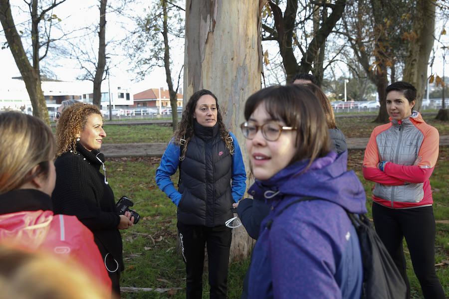 Un grupo de mujeres corre con Cristina Mitre en el Kilometrín dentro de la plataforma para que las mujeres salgan a correr en grupo y seguras 