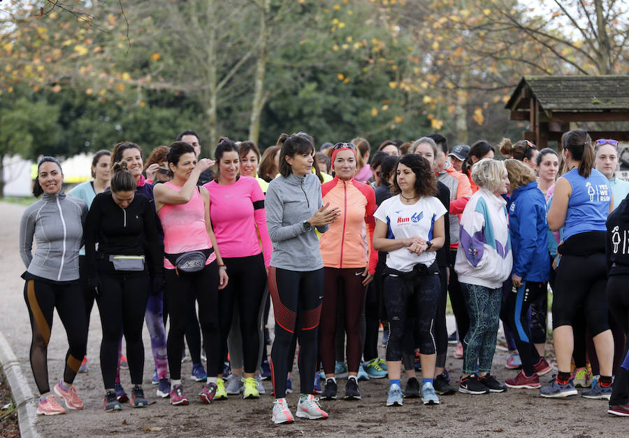 Un grupo de mujeres corre con Cristina Mitre en el Kilometrín dentro de la plataforma para que las mujeres salgan a correr en grupo y seguras 