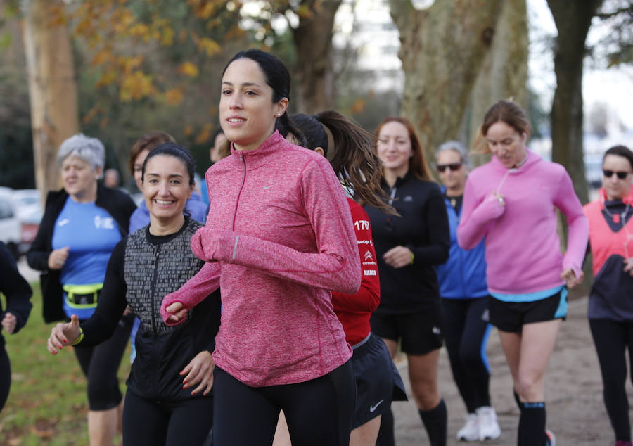 Un grupo de mujeres corre con Cristina Mitre en el Kilometrín dentro de la plataforma para que las mujeres salgan a correr en grupo y seguras 