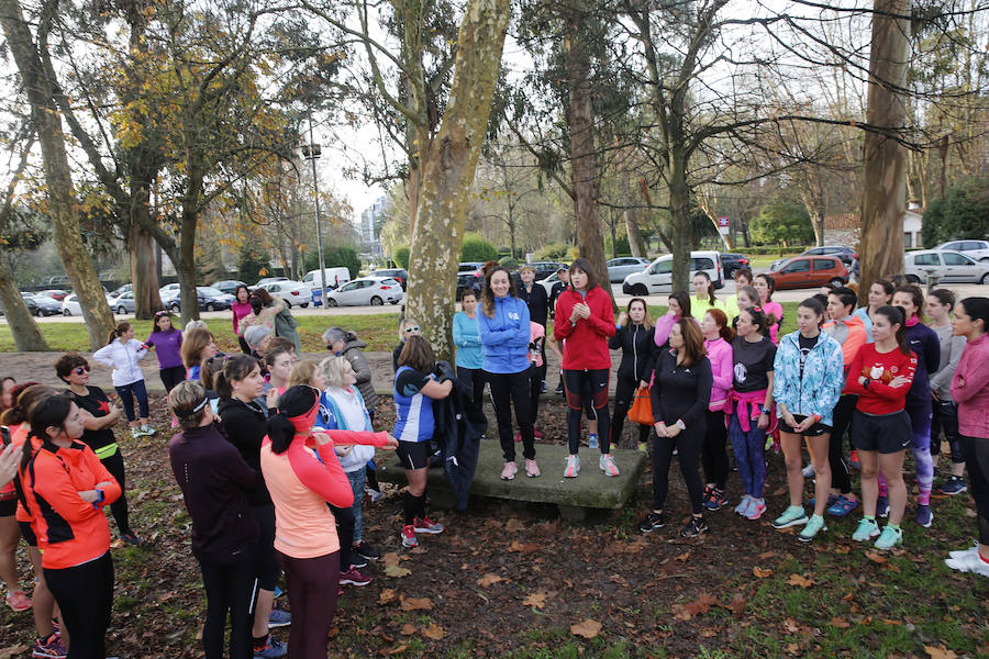 Un grupo de mujeres corre con Cristina Mitre en el Kilometrín dentro de la plataforma para que las mujeres salgan a correr en grupo y seguras 