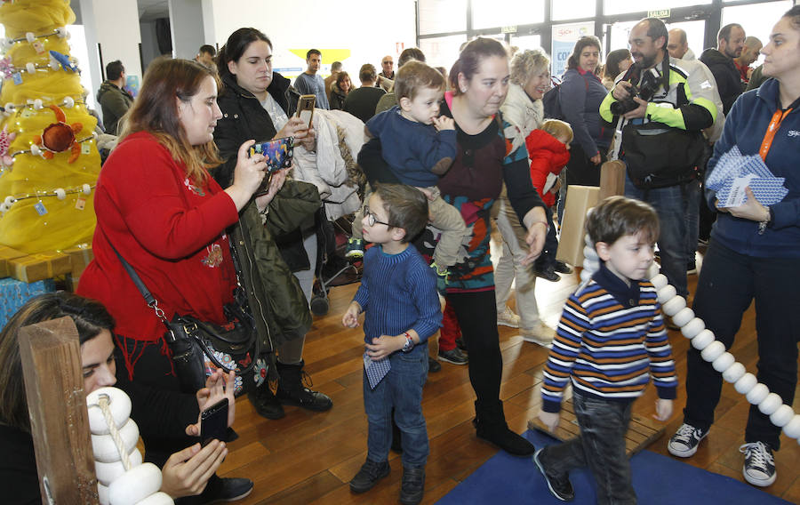 El Acuario de la ciudad se llenó de ilusión y nervios para recibir al popular personaje navideño.