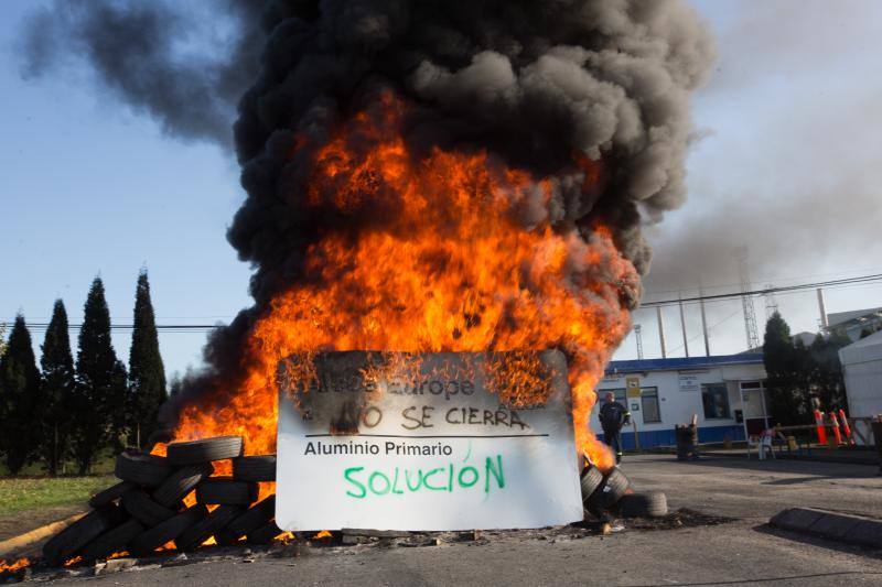 El acto de protesta se produce mientras se mantienen negociaciones con la empresa para el comienzo del ERE.