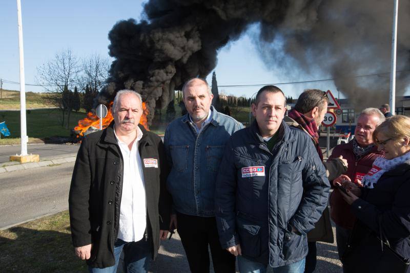 El acto de protesta se produce mientras se mantienen negociaciones con la empresa para el comienzo del ERE.