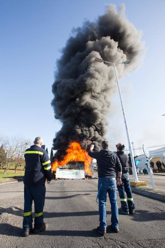 El acto de protesta se produce mientras se mantienen negociaciones con la empresa para el comienzo del ERE.