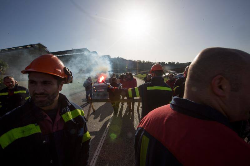 El acto de protesta se produce mientras se mantienen negociaciones con la empresa para el comienzo del ERE.
