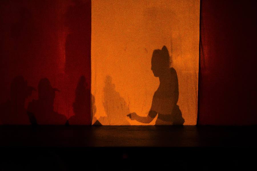 El espectáculo infantil de magia y luz 'Galtük, un sueño de Navidad' hizo las delicias de pequeños y no tan pequeños. Viernes, sábado y domingo habrá nuevas funciones.