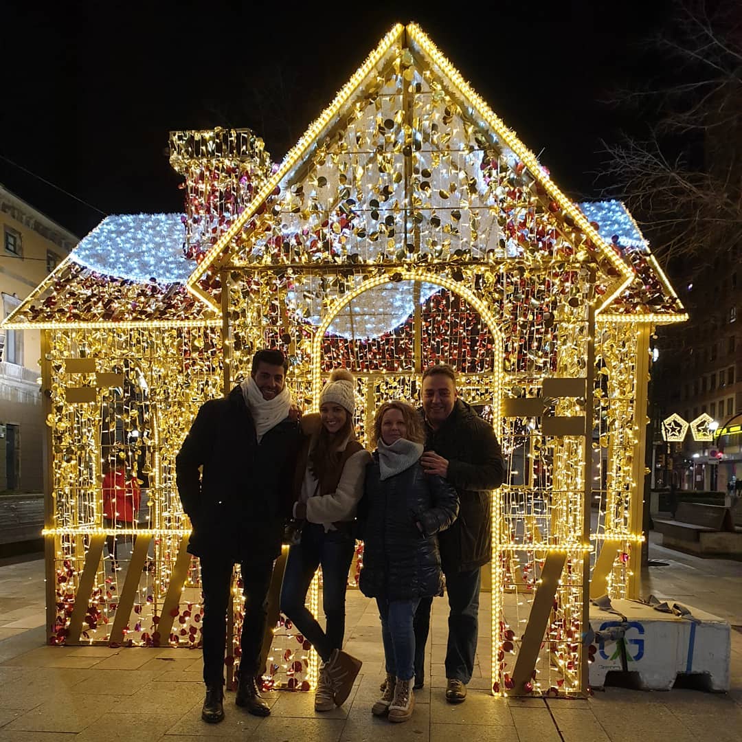 La pareja disfrutó del ambiente navideño y compartió varias fotos en las redes sociales.