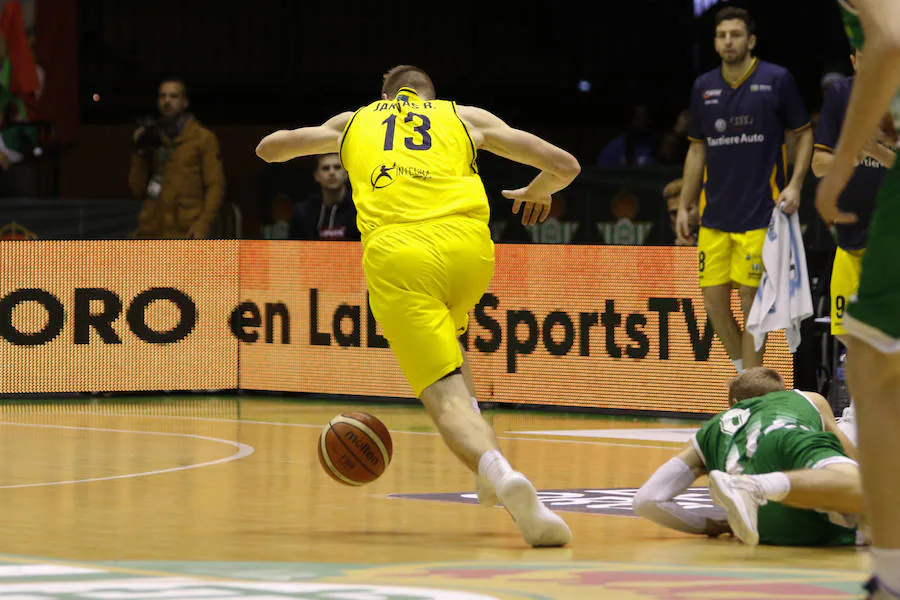 El equipo ovetense no pudo despedirse del año con una victoria tras perder por 85-69 en terreno hispalense