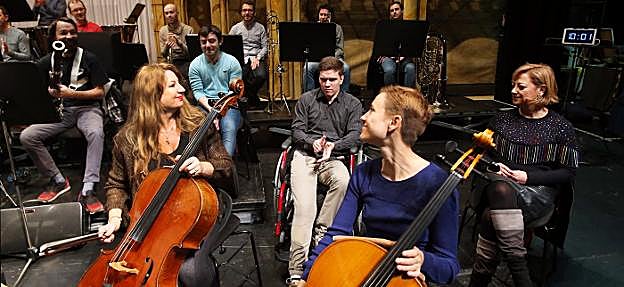 Visita de la ONCE al ensayo de Oviedo Filarmonía