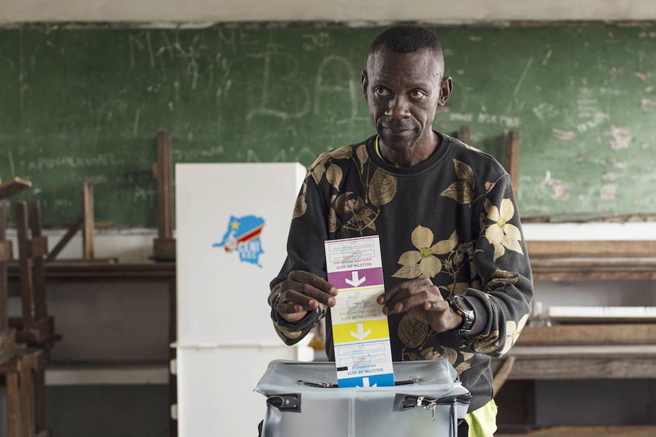 La República Democrática del Congo celebra este domingo unas elecciones históricas para elegir al sucesor del presidente Joseph Kabila, entre retrasos, esperanza de cambio y miedo a más violencia.