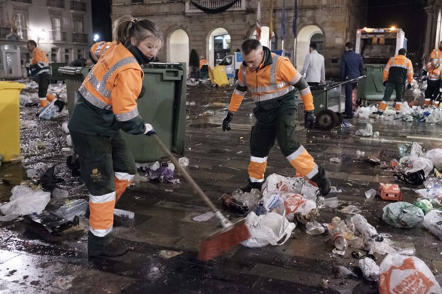 Incontables bolsas, botellas y restos de bebida dibujaban una fotografía difícil de aceptar si se tienen en cuenta las innumerables campañas para fomentar el que cada persona recoja sus propios residuos