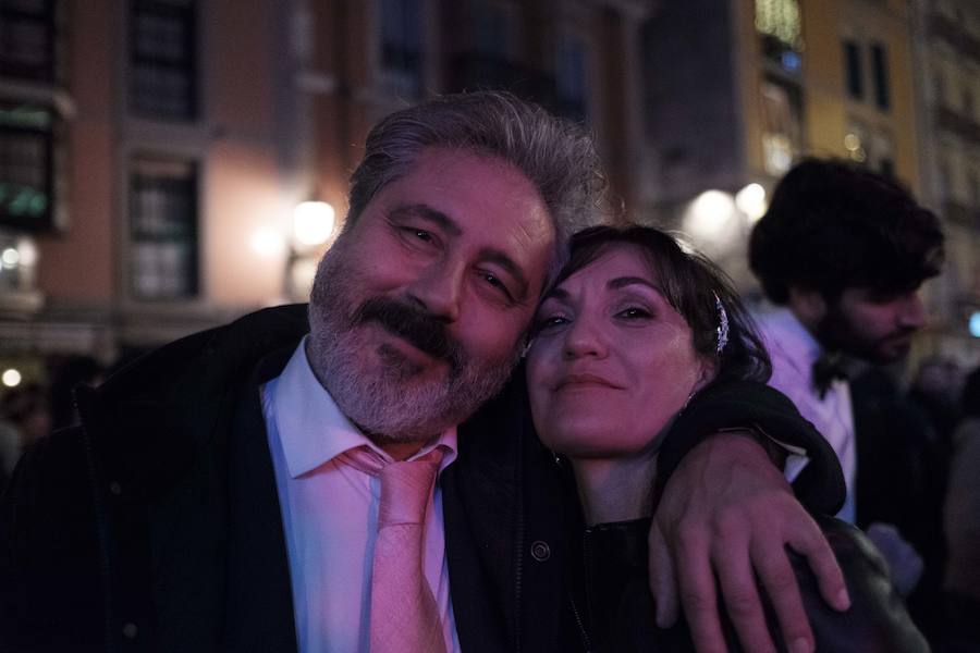 Centenares de gijoneses llenaron la plaza del ayuntamiento para celebrar la nochevieja