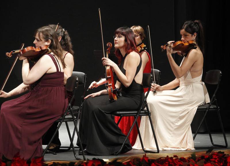 La Filarmónica de España, con el gijonés Mariano Rivas al frente, celebró el primer recital del año ante un teatro abarrotado.