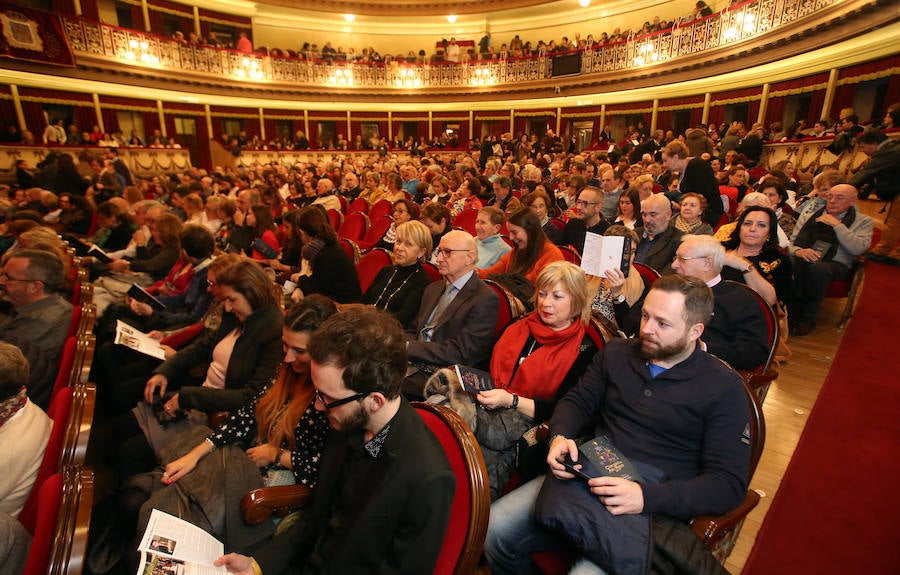 La orquesta Oviedo Filarmonía deleitó a los asistentes al teatro de la capital asturiana en el primer recital del año y en una jornada especial para su director, Lucas Macías, que se presentaba de manera oficial en un acto como este.