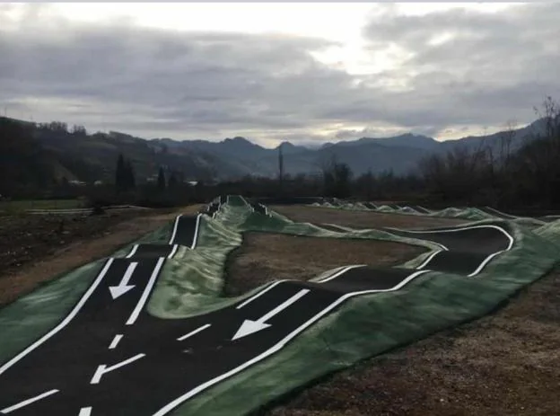 El circuito para bicicletas de montaña en Barredos cuenta con 360 metros cuadrados de rodadura. 