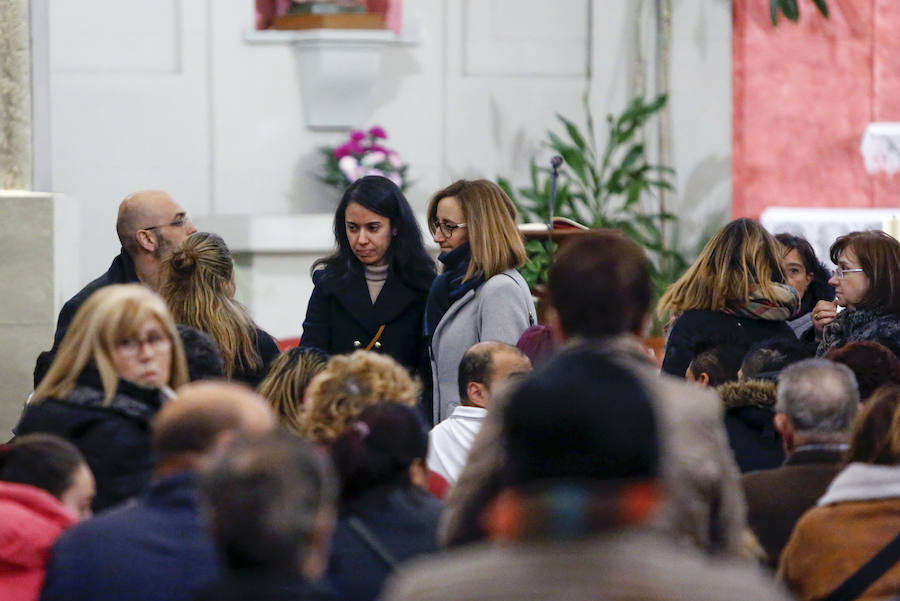 El funeral del niño de tres años, que murió al atragantarse con una uva, se celebró en la iglesia de San Esteban del Mar. 