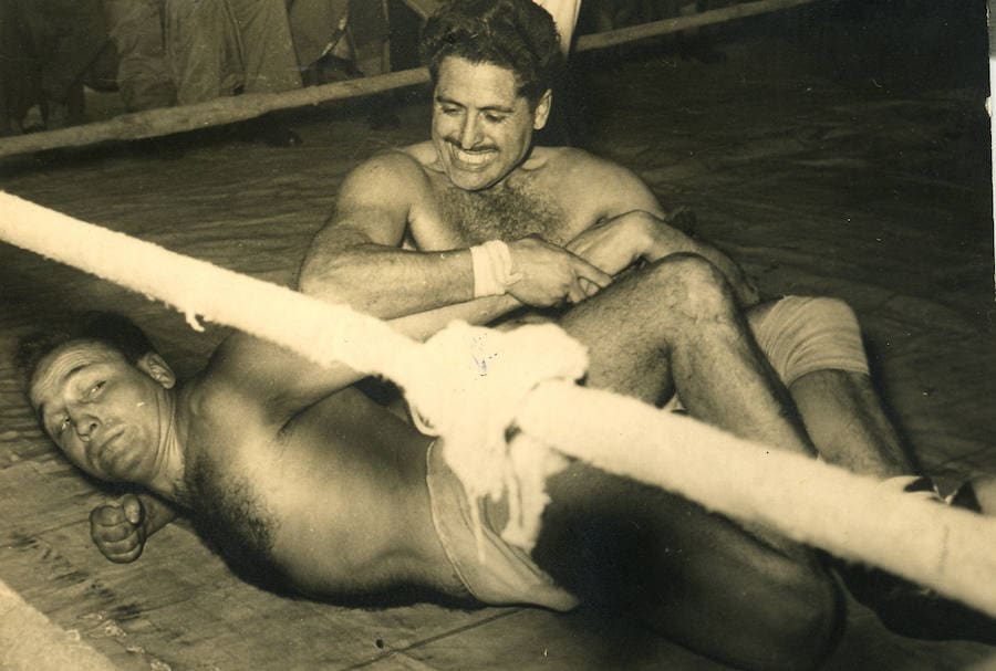 Autor de la icónica imagen de El Brujo, Puche pasó por la División Azul y fue boxeador antes de dedicarse a la fotografía. 