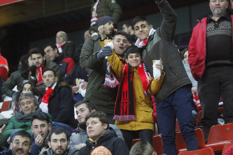 Fotos: ¿Estuviste en el Sporting - Valencia? ¡Búscate!